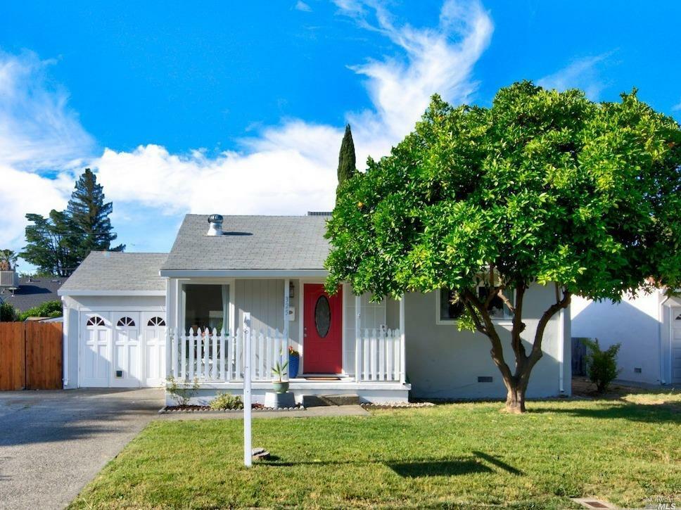 Property Photo:  325 Buckeye Street  CA 95688 