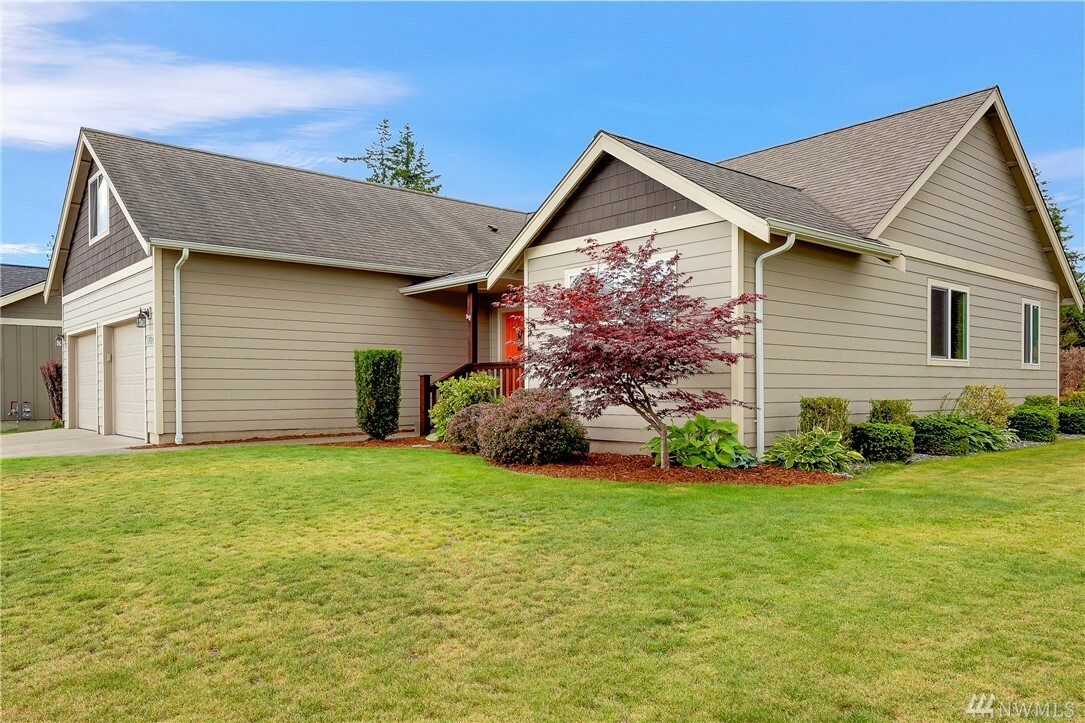 Property Photo:  1704 Burlwood Wy  WA 98264 