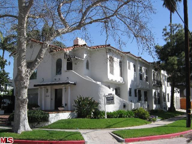 Property Photo: 102 N Mansfield Ave CA 90036