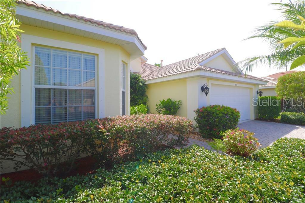 Property Photo: 6817 74th Street Circle E FL 34203