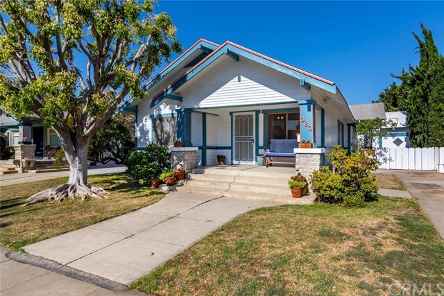 Property Photo:  380 Obispo Avenue  CA 90814 