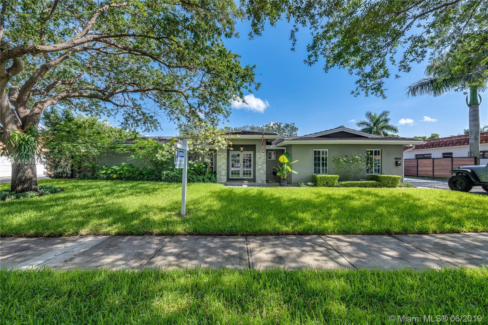 Property Photo: 6845 Gleneagle Dr FL 33014