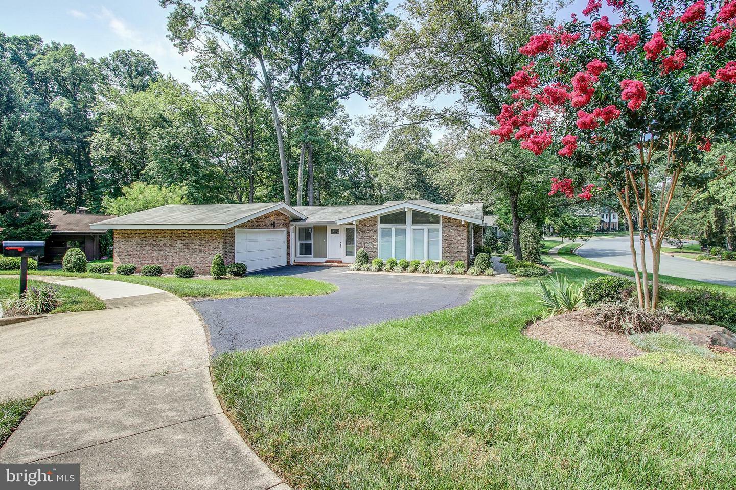 Property Photo:  1700 Beaver Circle  VA 20190 