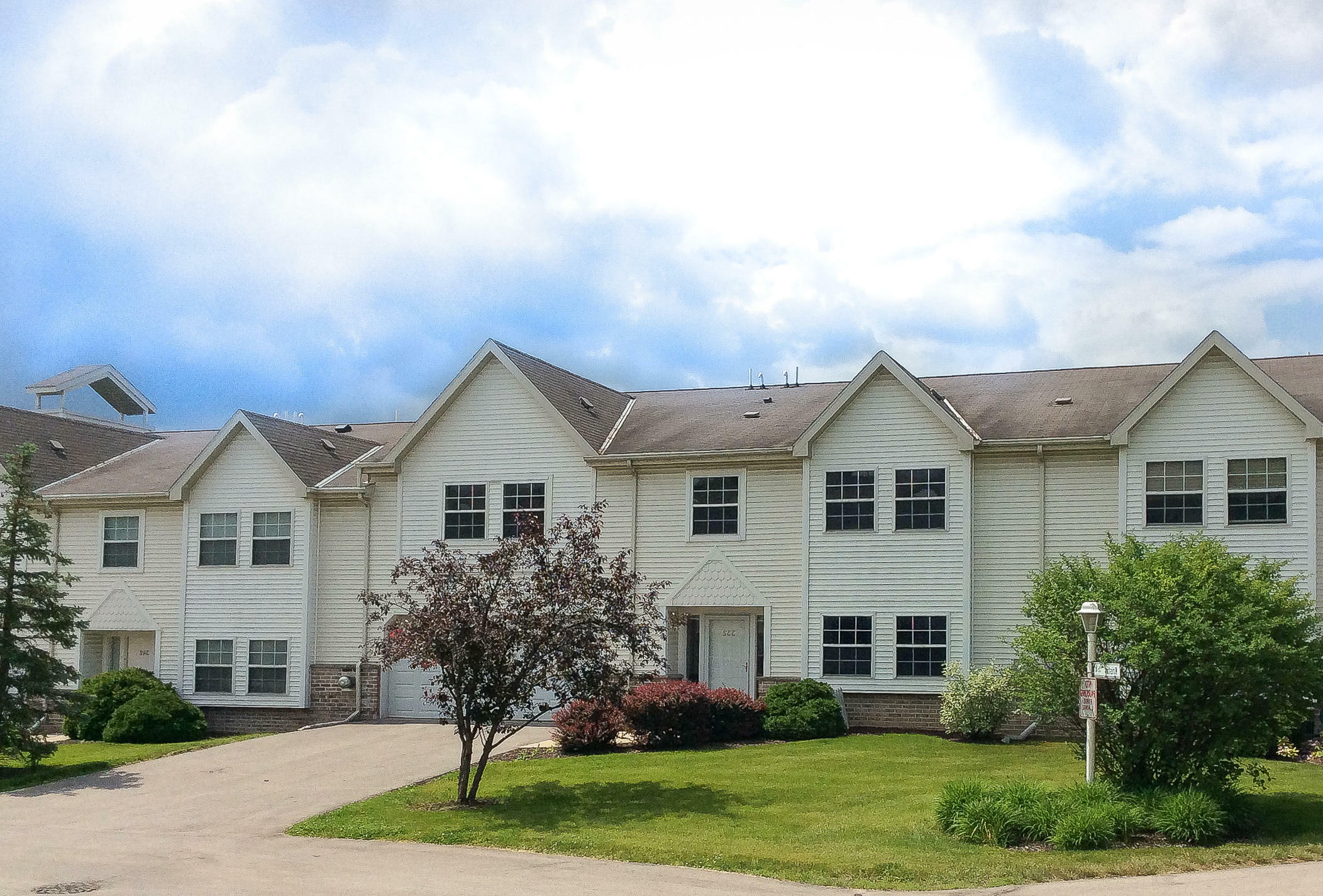 Property Photo: 332 Kristin Ct E WI 53045