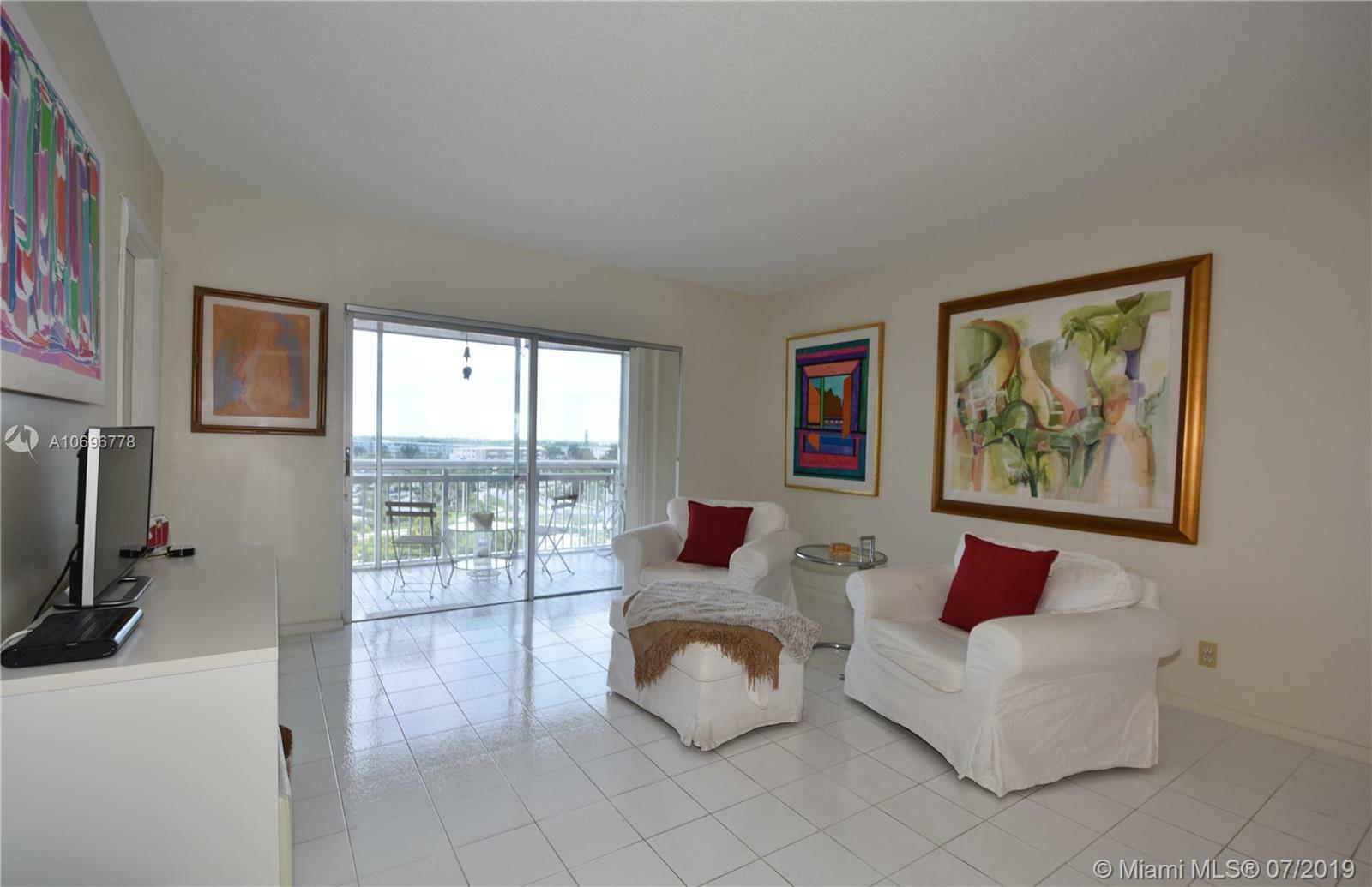 Property Photo:  4400 Hillcrest Dr 712B  FL 33021 