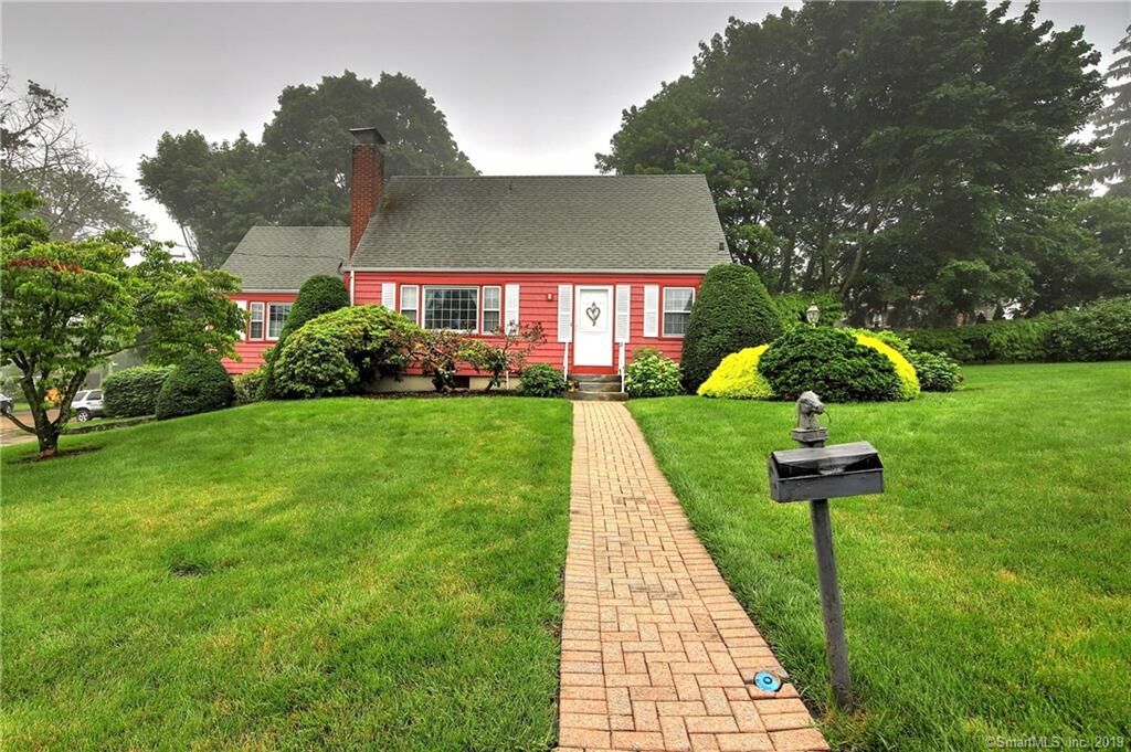 Property Photo:  8 Howard Street  CT 06516 