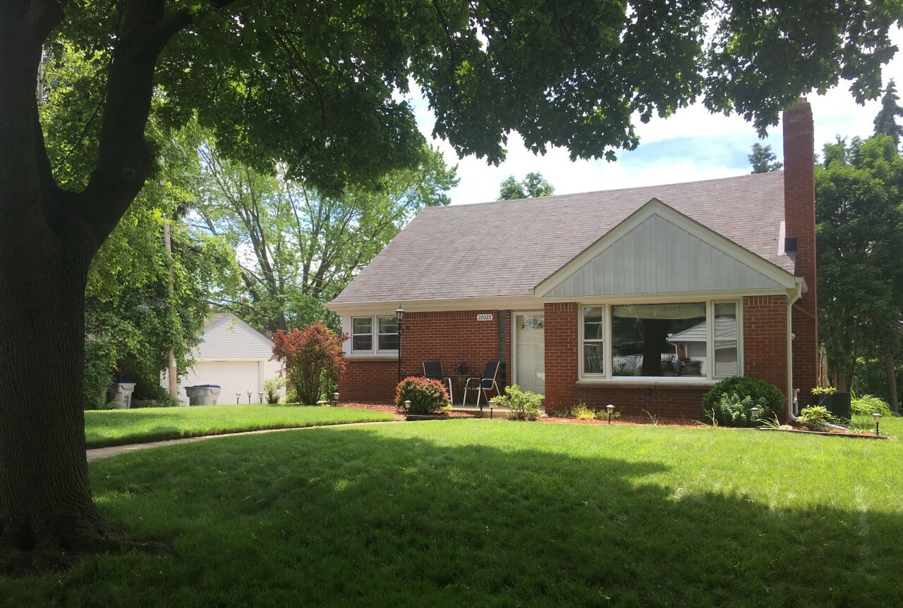 Property Photo: 10023 W Highwood Ave WI 53222