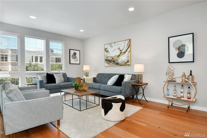 Property Photo:  728 14th Ave  WA 98122 