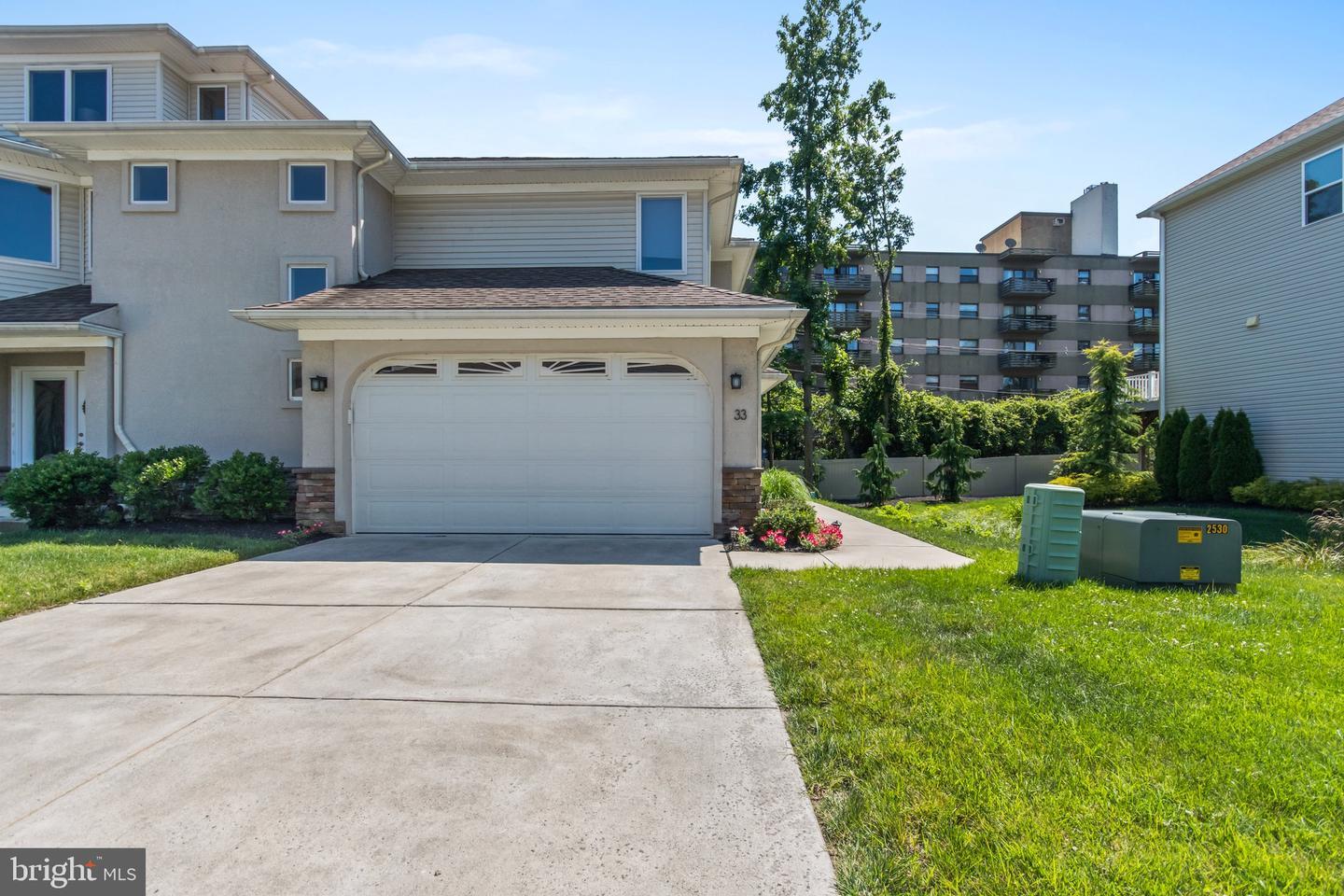 Property Photo:  33 Regency Court  NJ 08002 