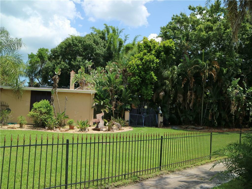 Property Photo:  72 N Park Avenue  FL 34689 