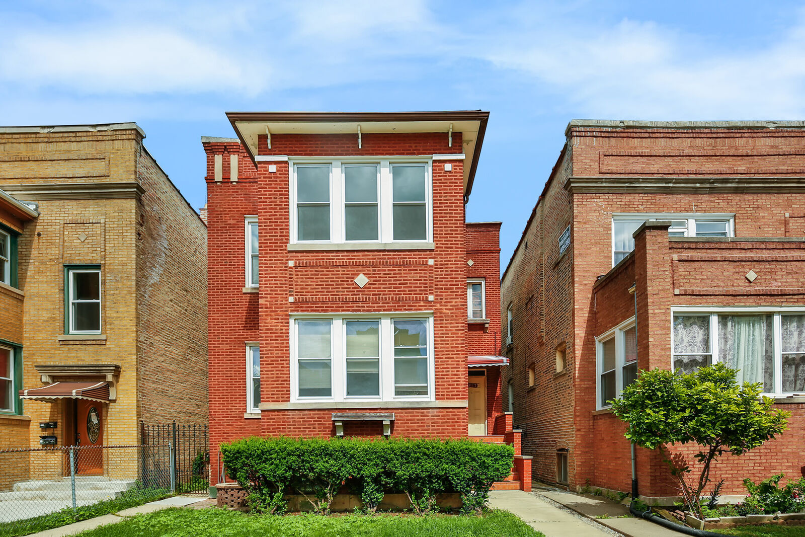 Property Photo: 4727 N Albany Avenue IL 60625