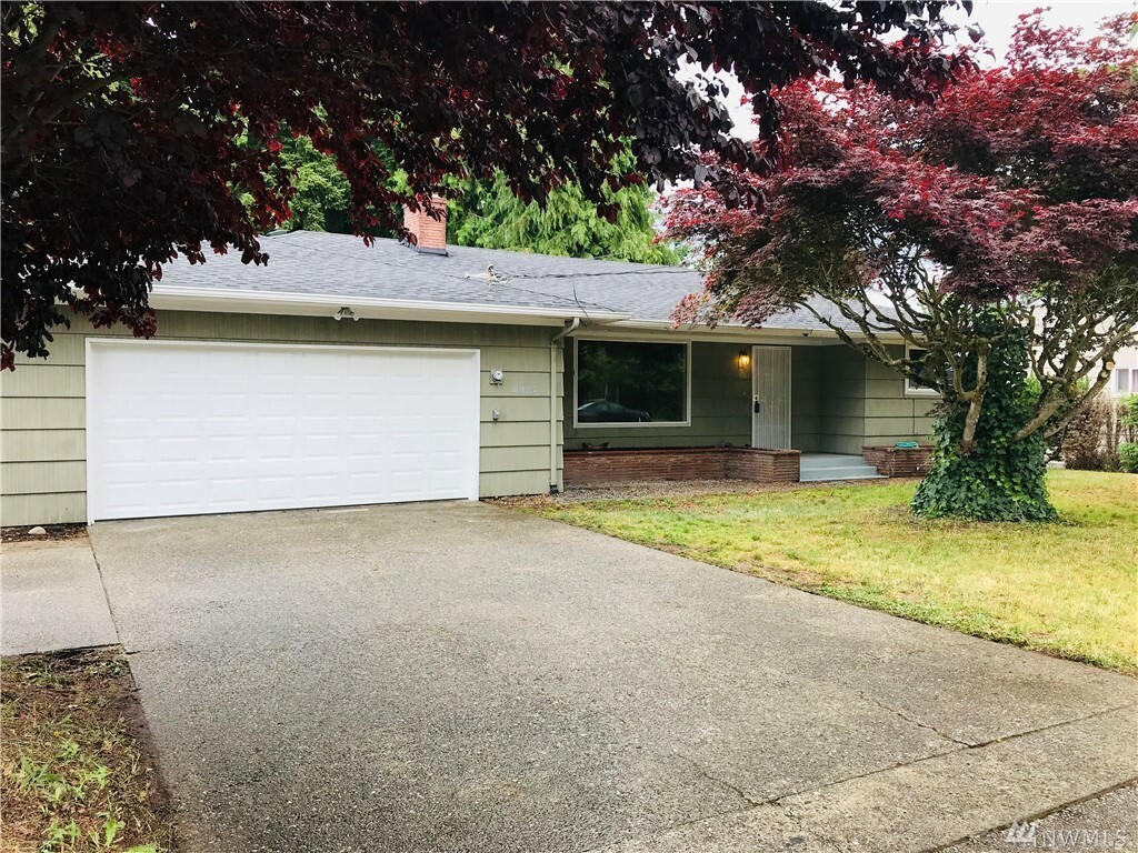 Property Photo:  8827 S Park Ave  WA 98444 