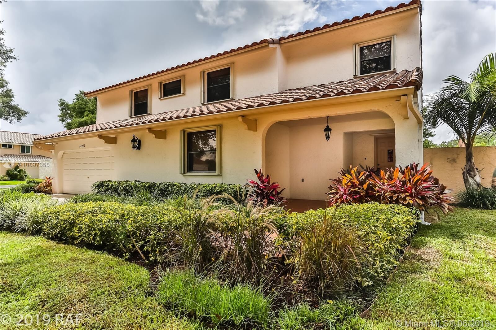 Property Photo: 12200 Garden Dr FL 33026