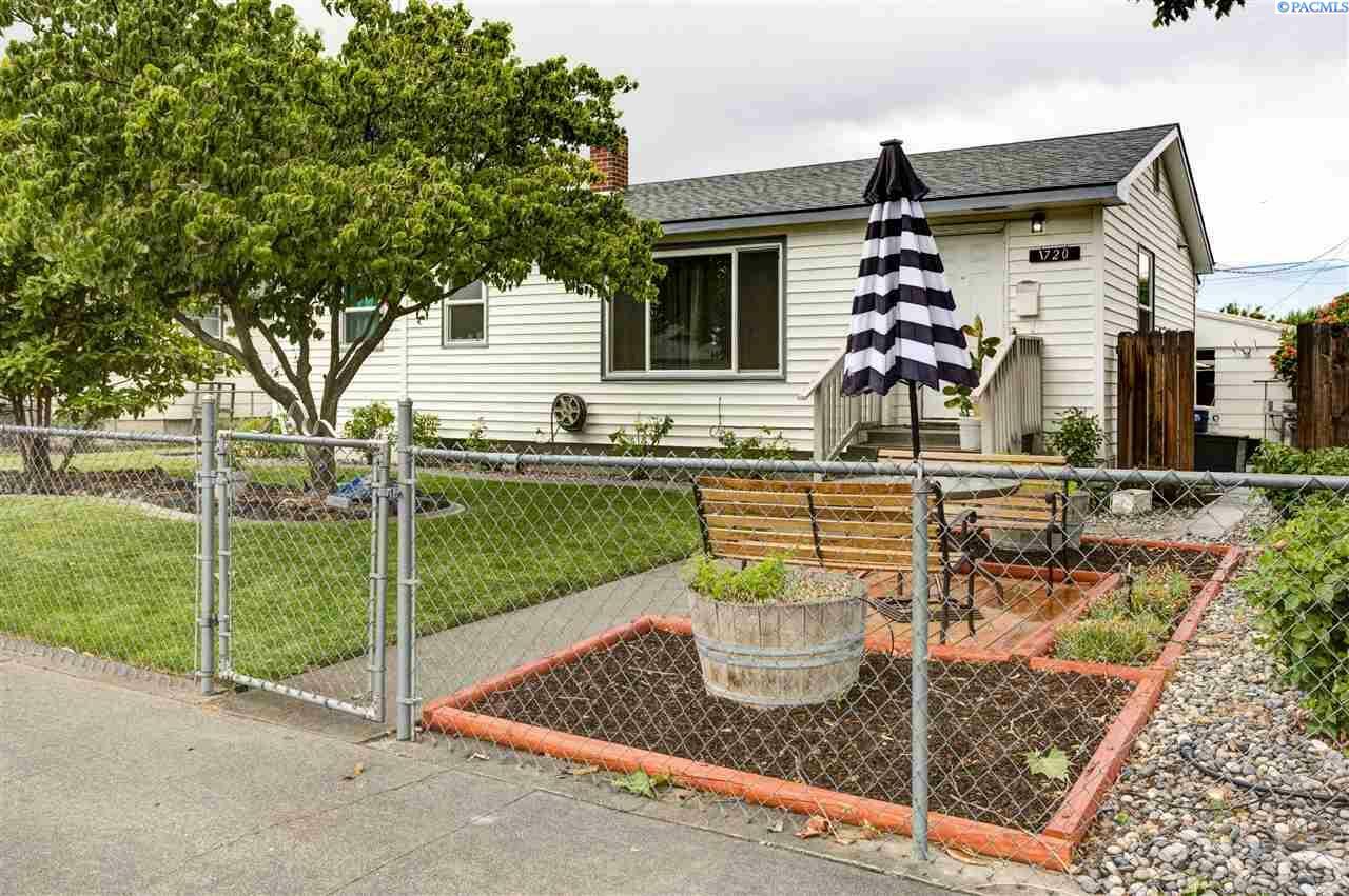 Property Photo:  1720 N 15th Ave  WA 99301 