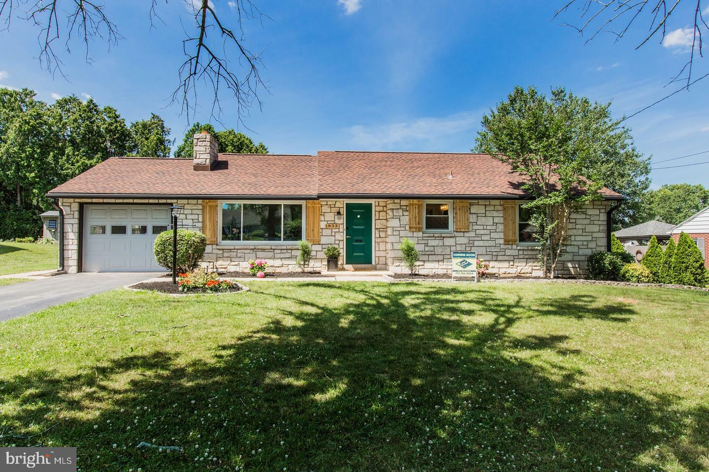 Property Photo:  1833 Ridgeview Avenue  PA 17603 