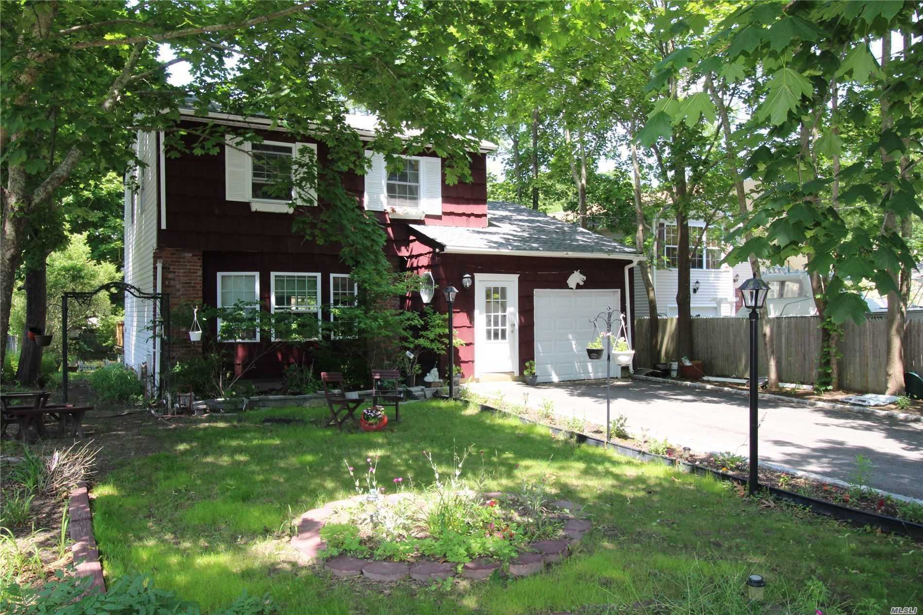 Property Photo:  80 Biltmore Drive  NY 11951 