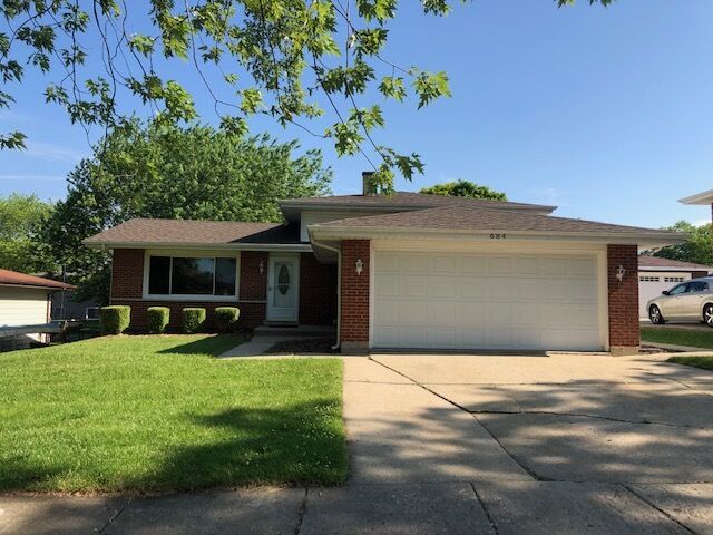Property Photo:  684 Catalpa Lane  IL 60103