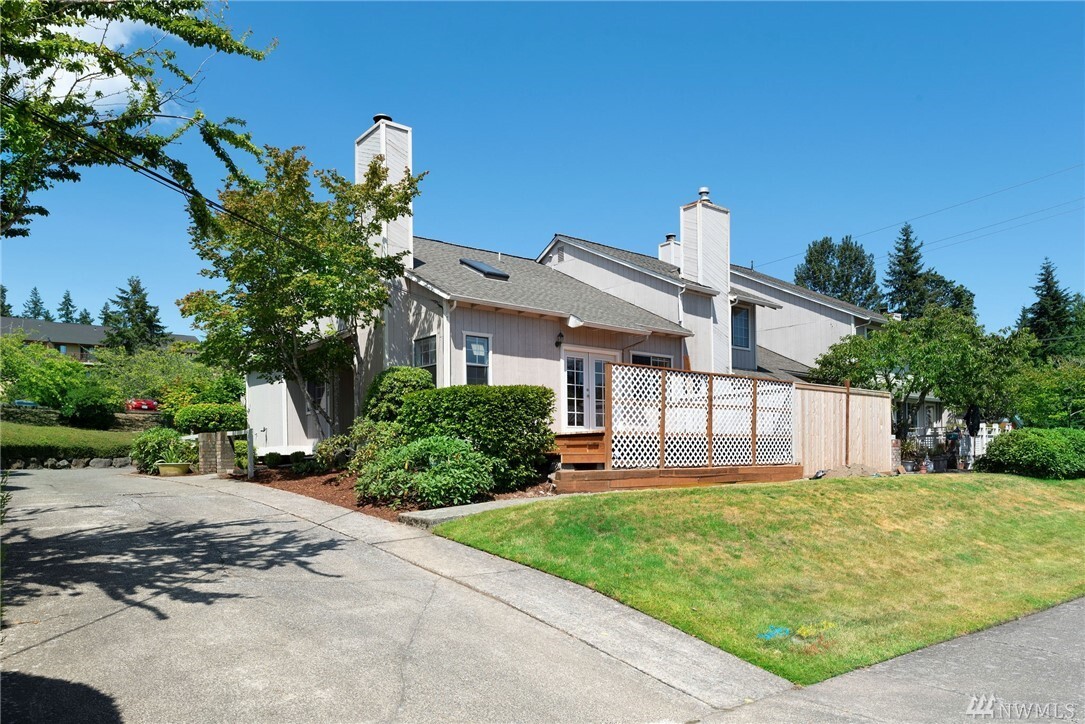 Property Photo:  438 E 31st  WA 98310 