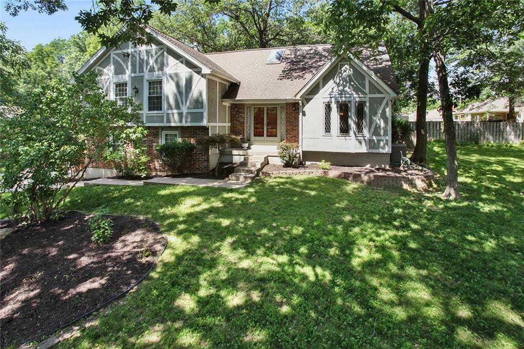 Property Photo:  7904 N London Drive  MO 64151 