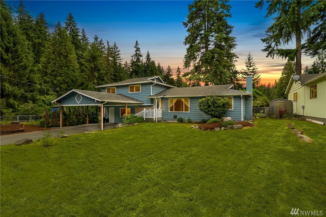 Property Photo: 218 Meadow Place SE WA 98208