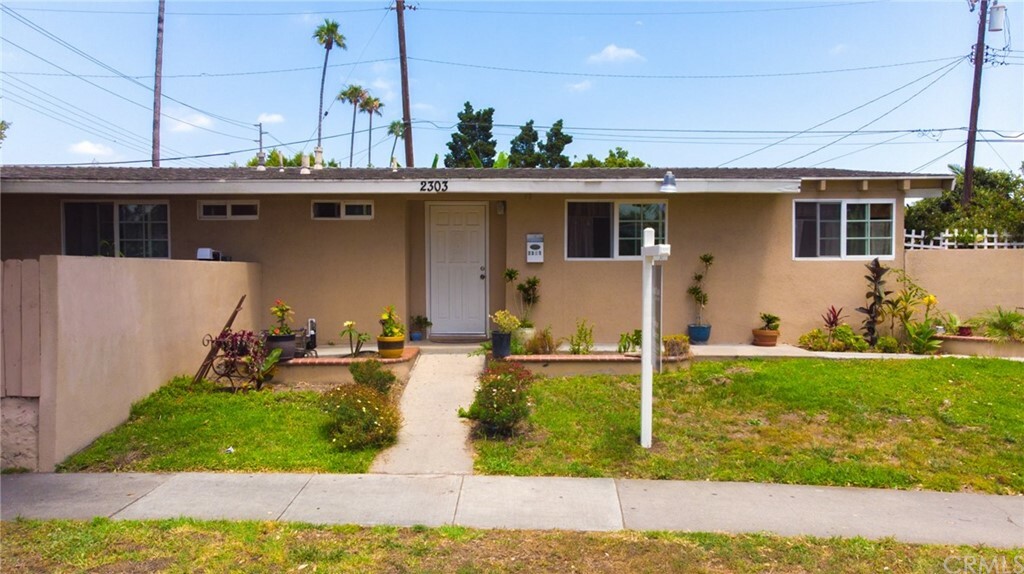 Property Photo:  2303 S Lowell Street  CA 92707 