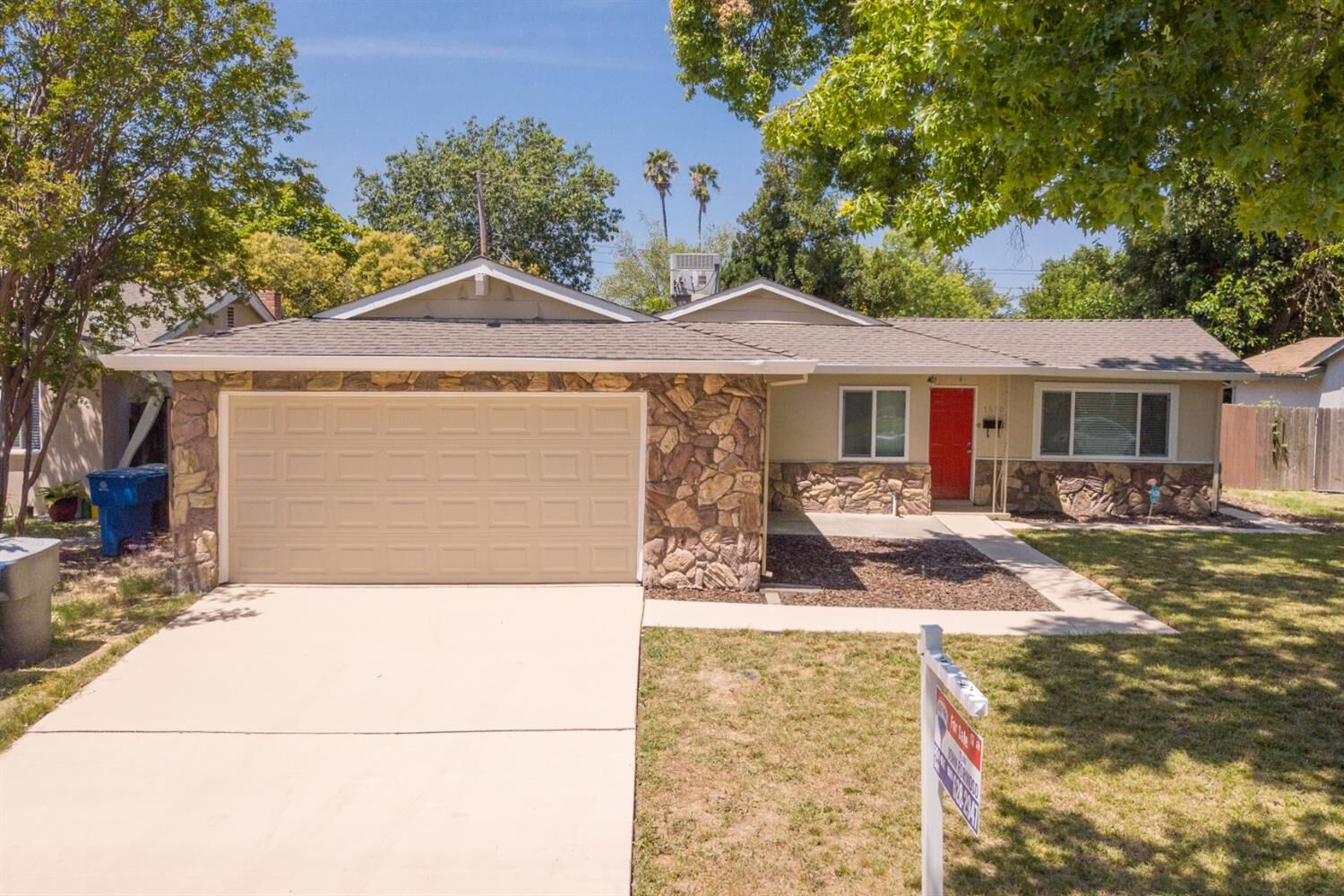 Property Photo: 7690 Sweetbrier Way CA 95832