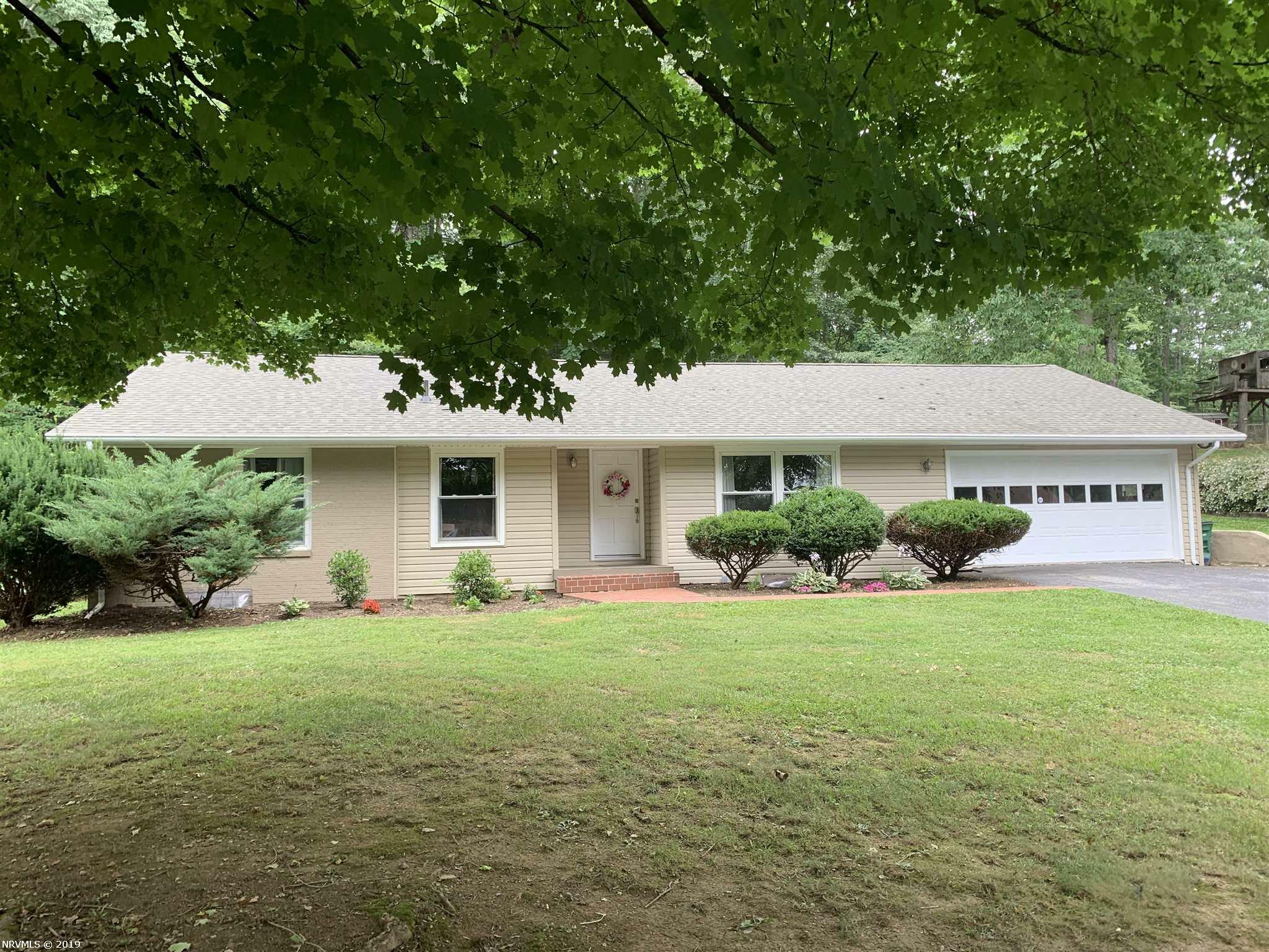 Property Photo:  1195 Chestnut Drive  VA 24073 