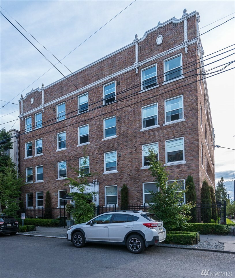 Property Photo:  325 Harvard Ave E 403  WA 98102 