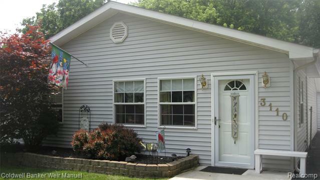 Property Photo: 3110 Greenlawn Avenue MI 48382
