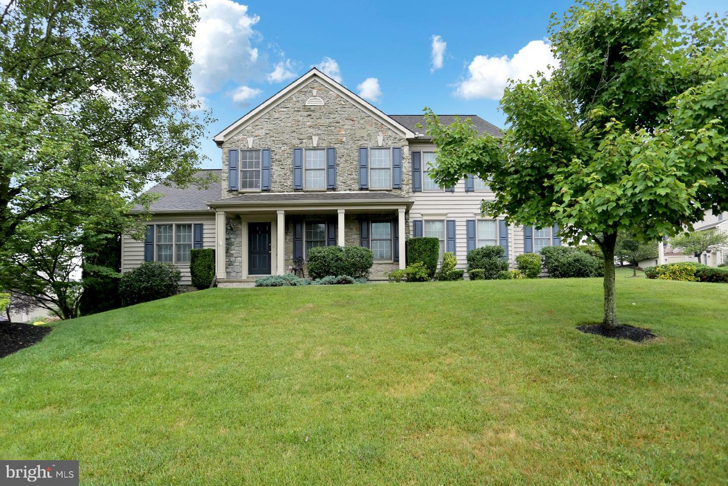 Property Photo:  318 Village Way  PA 17112 