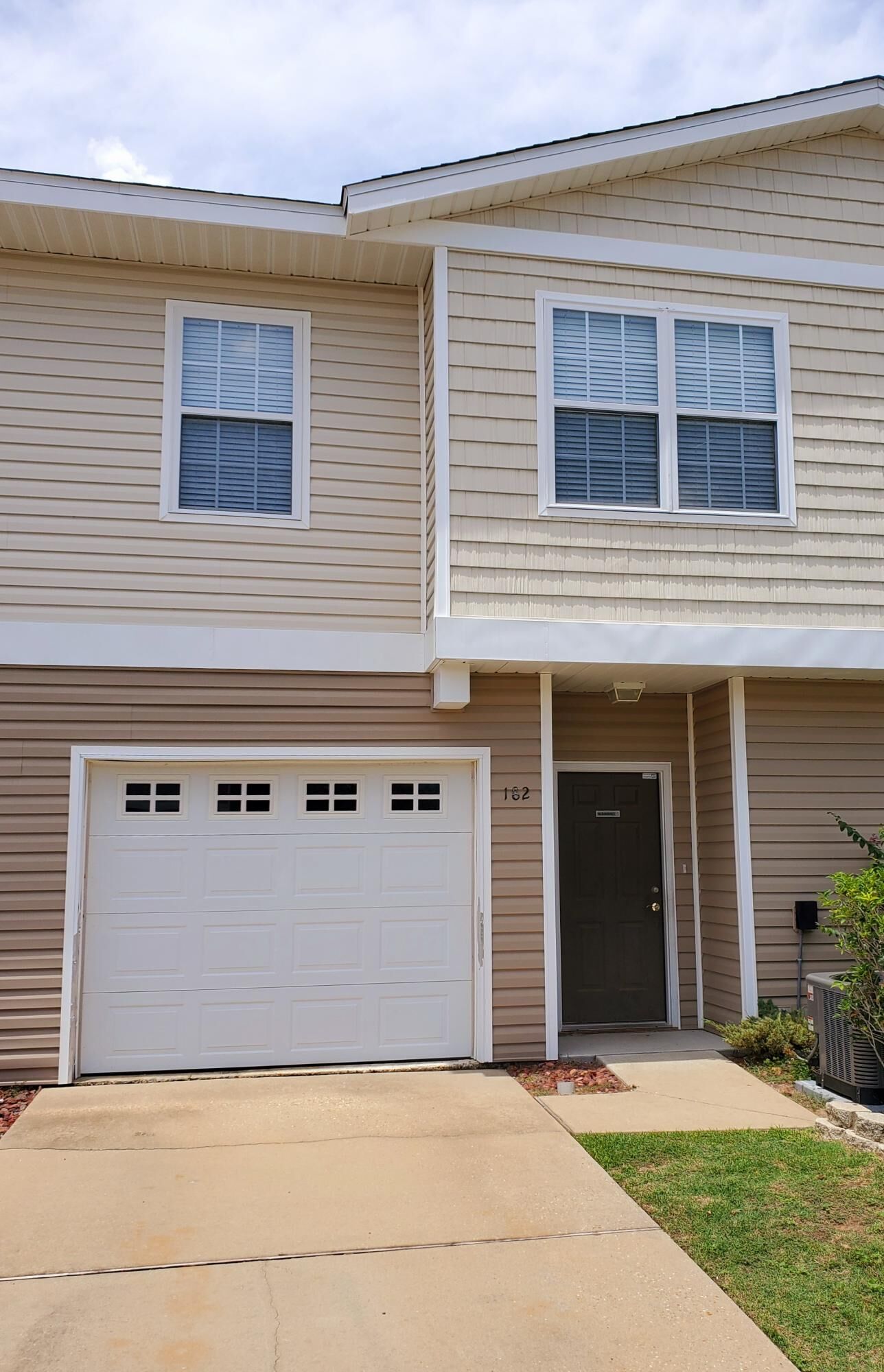 Property Photo: 182 E Iron Horse Drive FL 32539