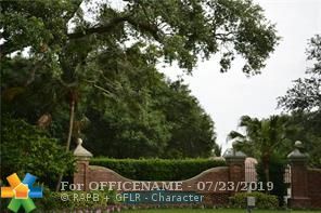 Property Photo:  9102 Lake Park Cir  FL 33328 