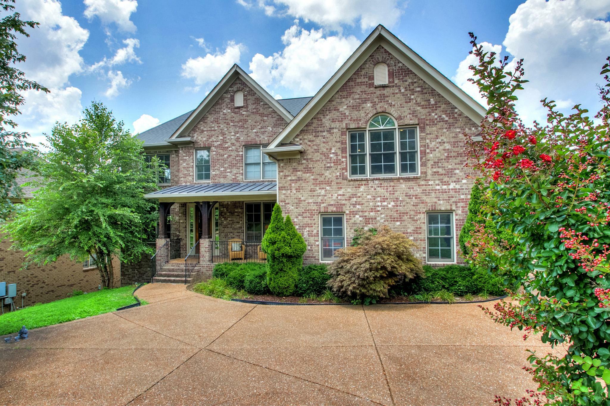 Property Photo:  257 King Arthur Cir  TN 37067 