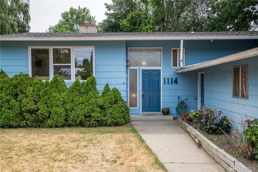 Property Photo:  1114 2nd St SE  WA 98802 