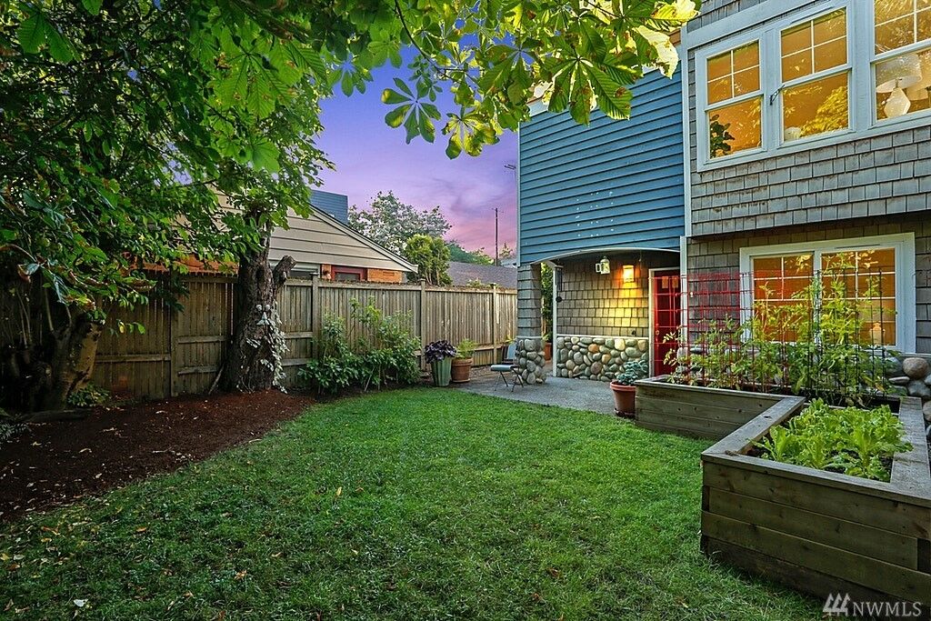 Property Photo:  4519 NE 55th St  WA 98105 