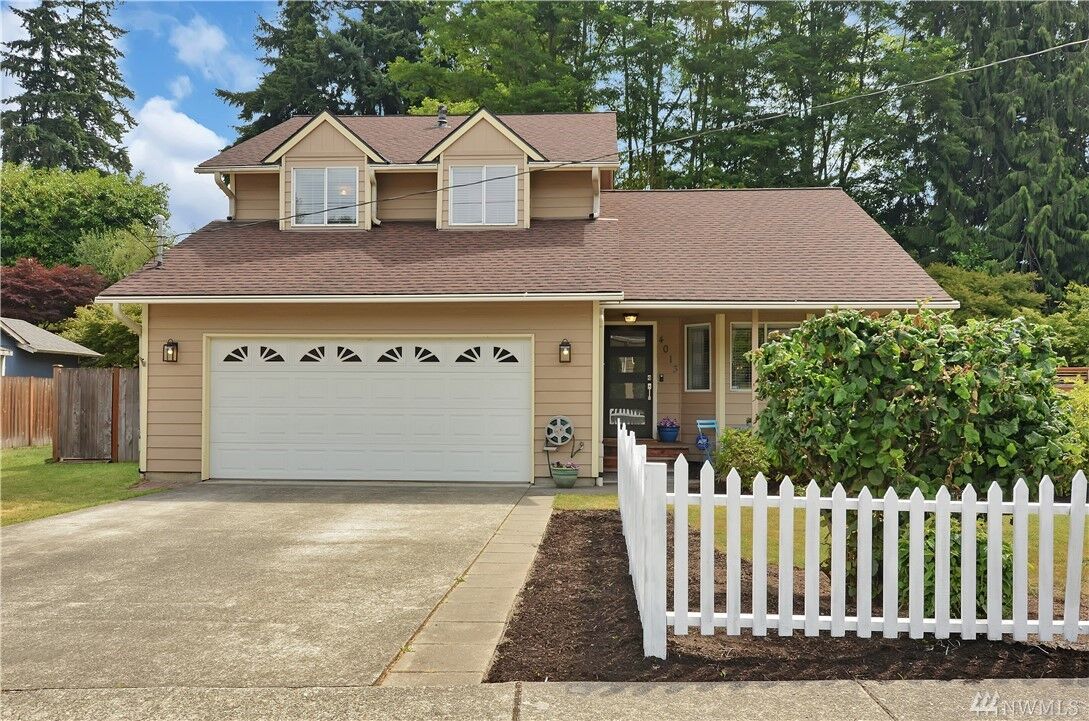 Property Photo: 4013 Grand Ave WA 98201