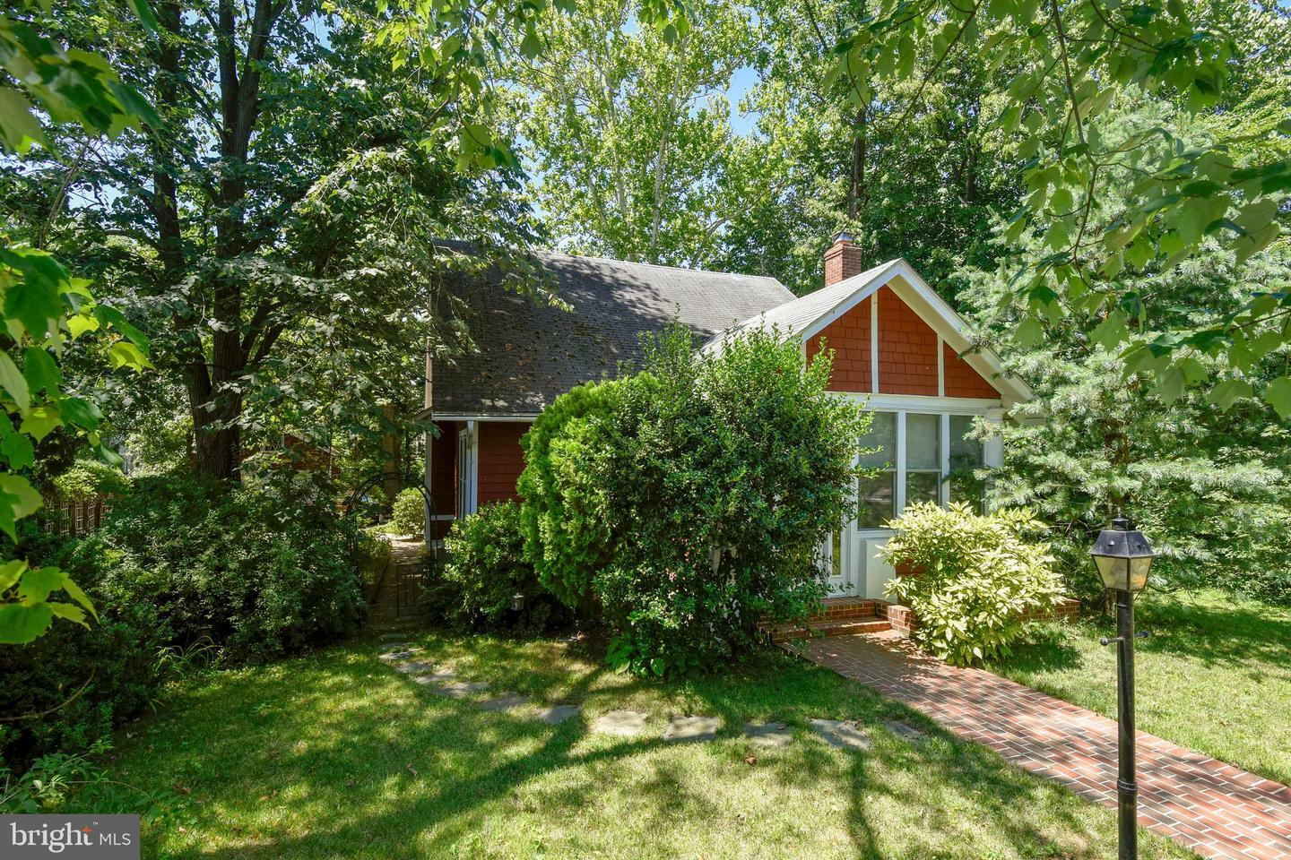 Property Photo: 2804 King Street VA 22302