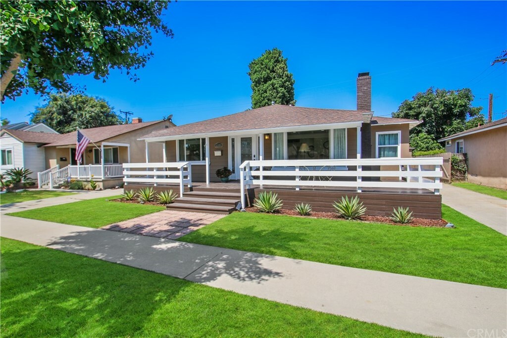 Property Photo: 5849 Hayter Avenue CA 90712