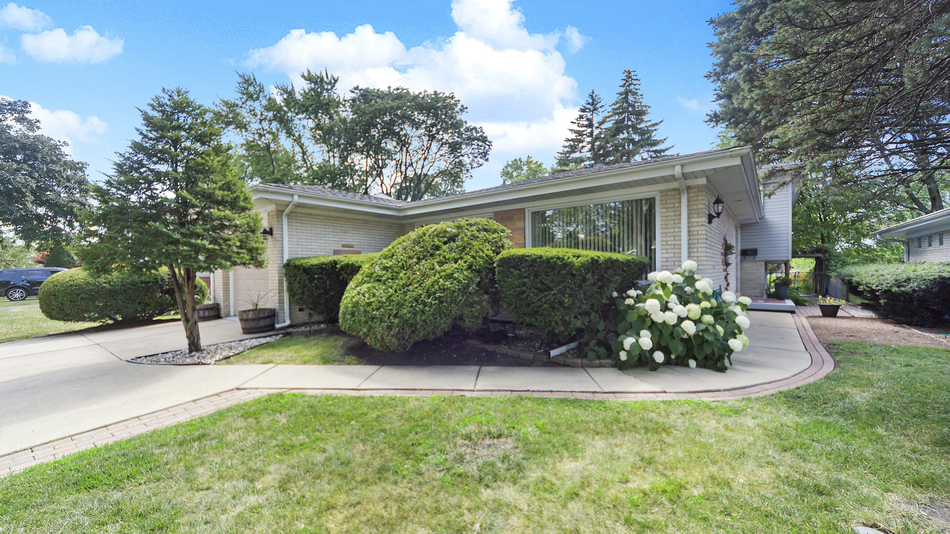 Property Photo: 206 South Mount Prospect Road IL 60056