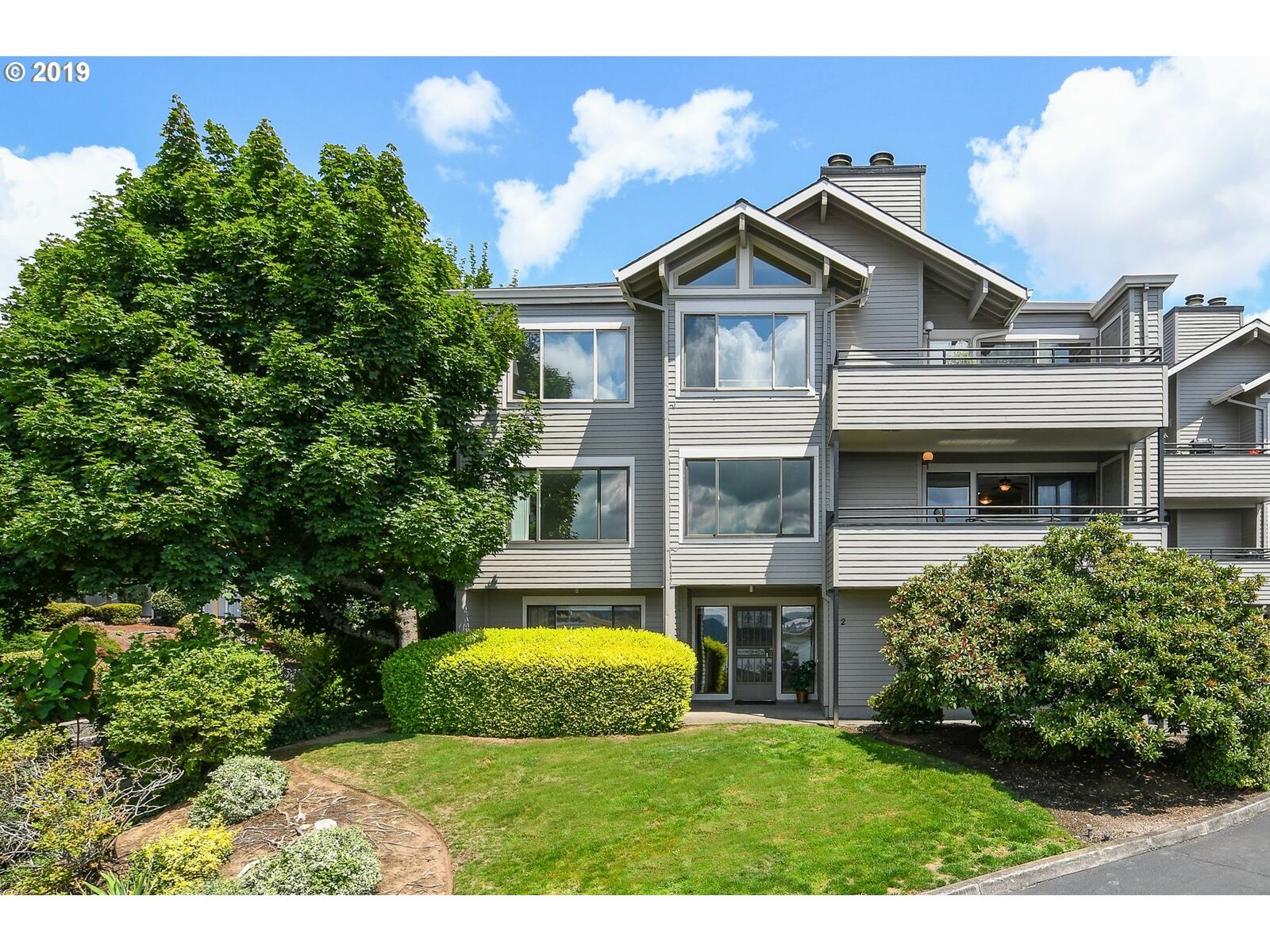 Property Photo: 6902 SE Riverside Dr 2 WA 98664