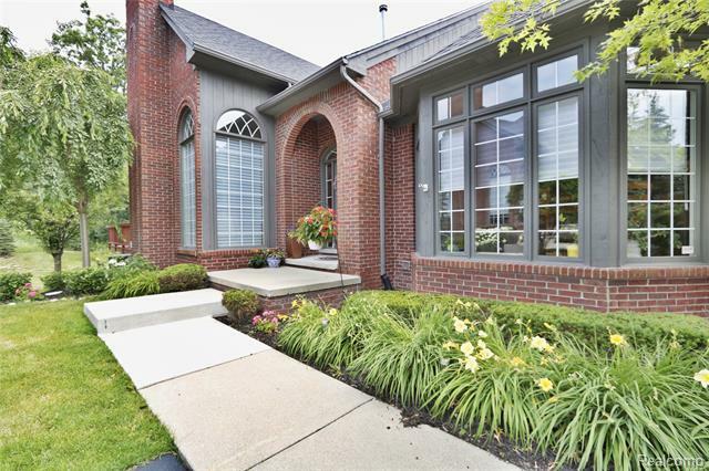 Property Photo:  2205 Barberry Drive  MI 48316 