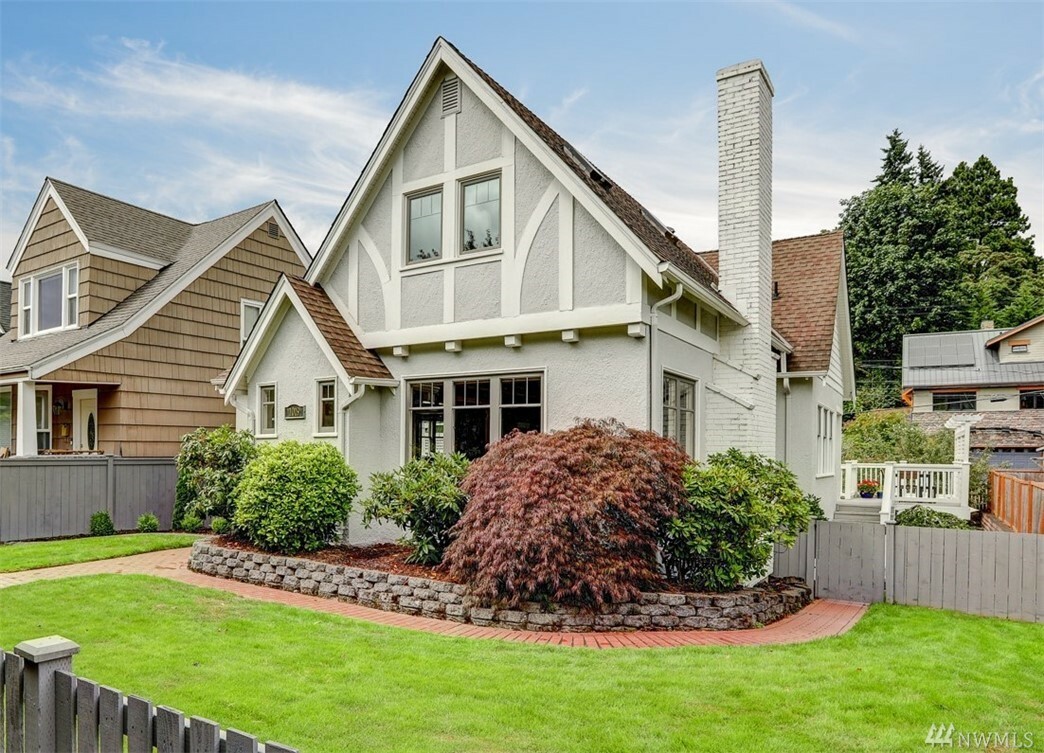 Property Photo:  1019 N Tacoma Ave  WA 98403 