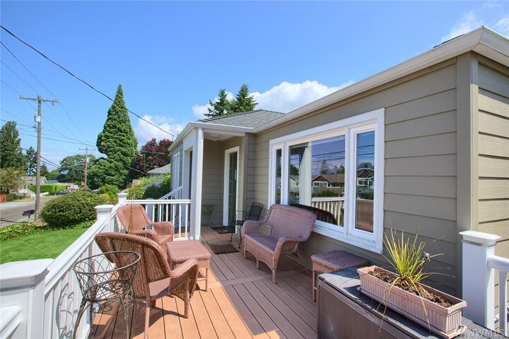 Property Photo: 10038 42nd Ave SW WA 98146