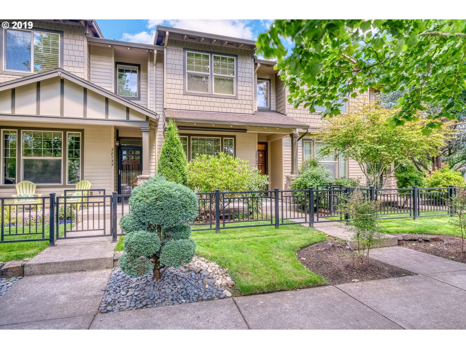 Property Photo:  28745 SW Costa Cir  OR 97070 