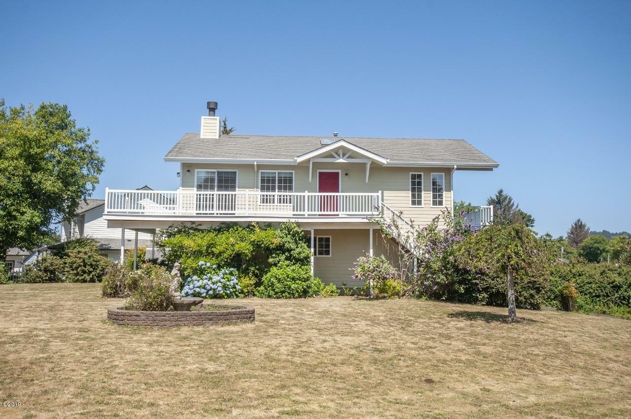Property Photo: 3318 NE 34th Loop OR 97364
