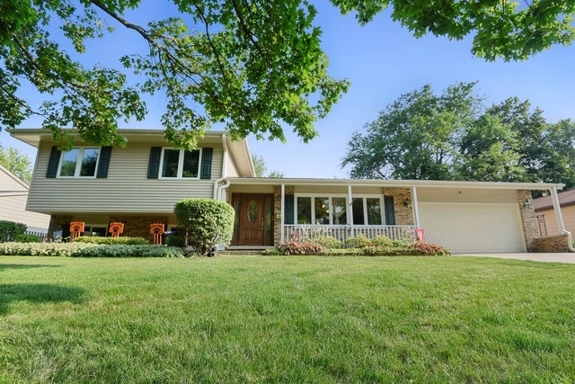 Property Photo:  1037 Regency Lane  IL 60048 