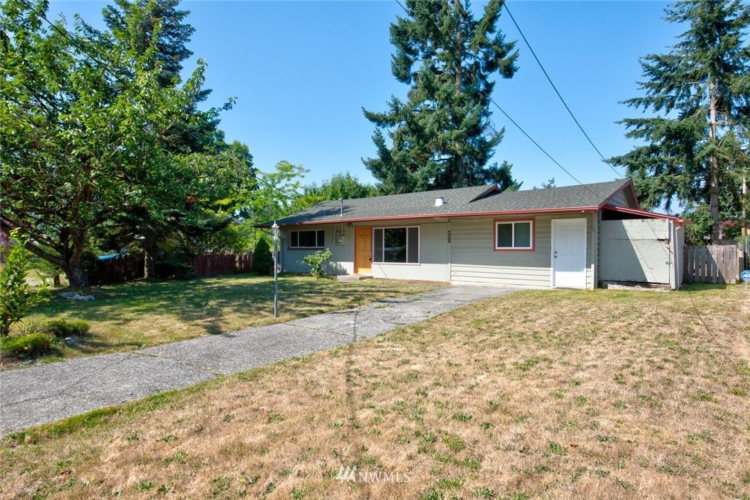 Property Photo:  867 Queen Avenue NE  WA 98056 