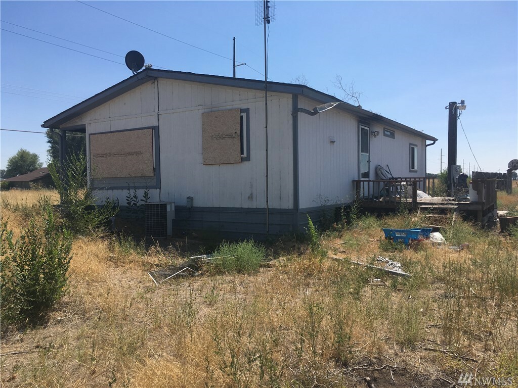 Property Photo:  2520 Rd E NE  WA 98837 