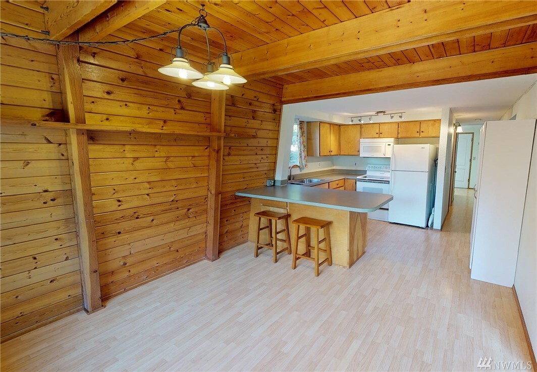 Property Photo:  66 Kalama Place  WA 98257 