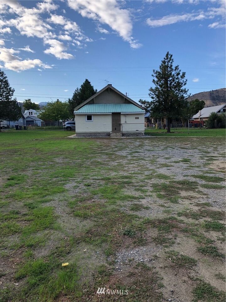 Property Photo:  110 W Pleasant Avenue  WA 98815 